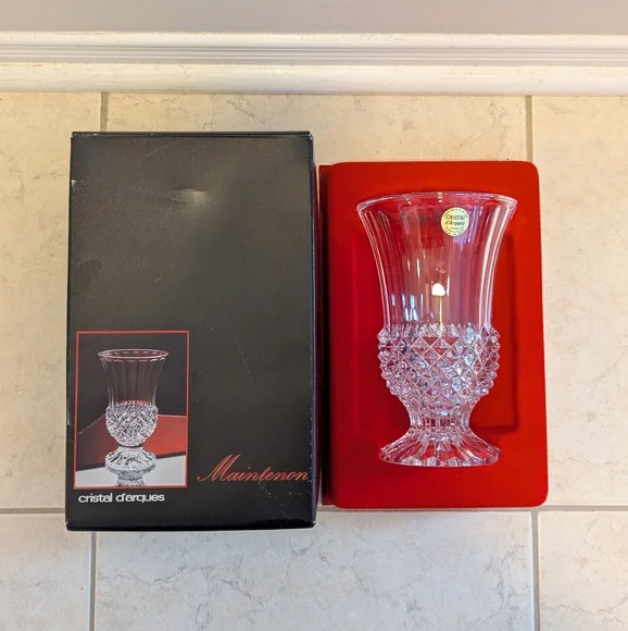 *NEW* Crystal Vase - Picture 3 of 3